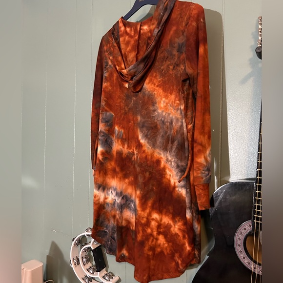 Long Sleeve Hooded Tie-dye Top Rust and Blue - Picture 2 of 4